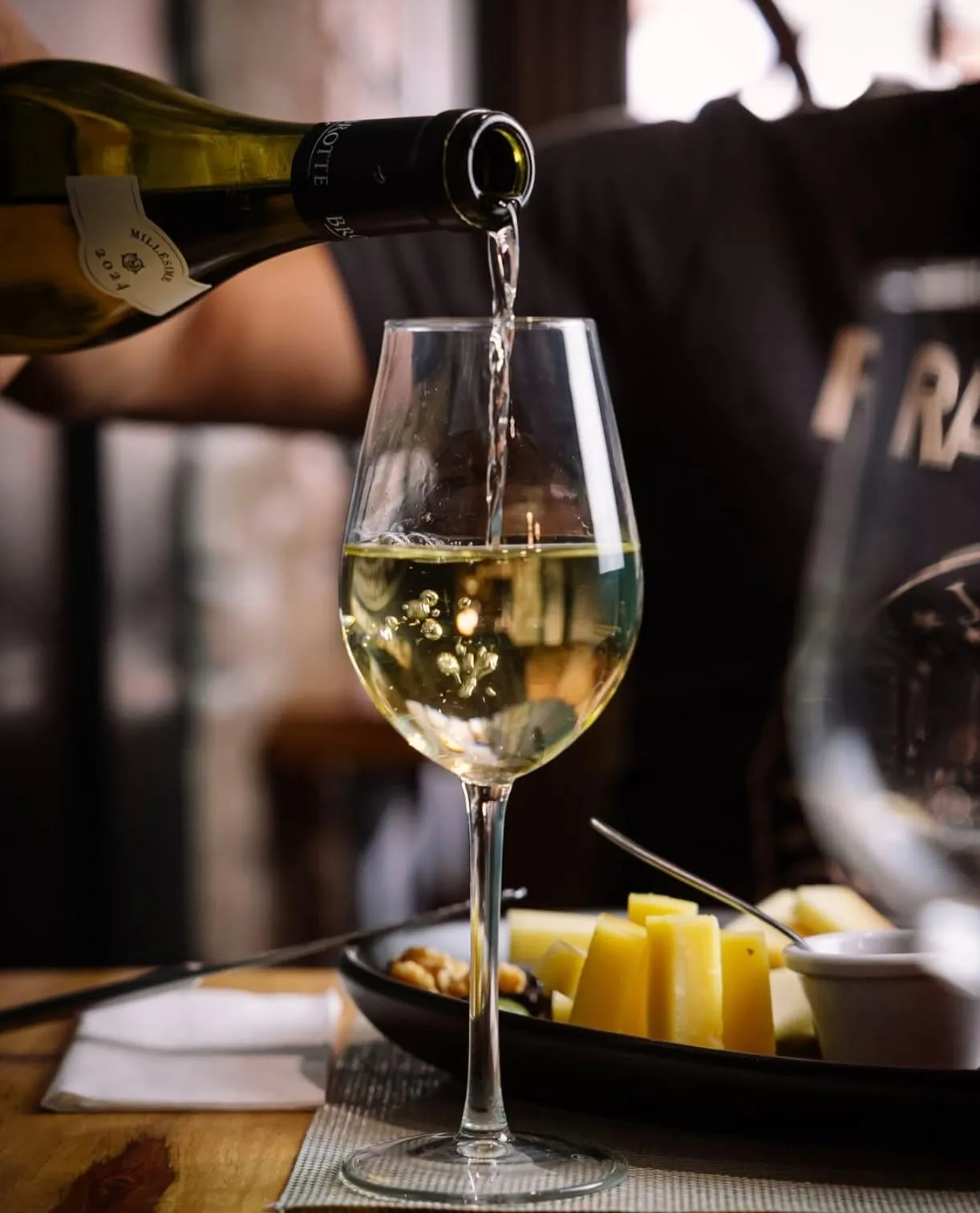 Service dégustation vin blanc